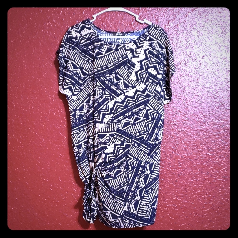 *MAKE OFFER*  Short dress